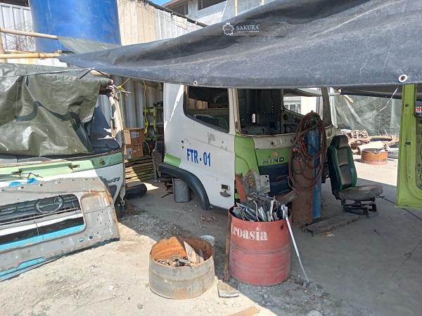 perbaikan kabin hino